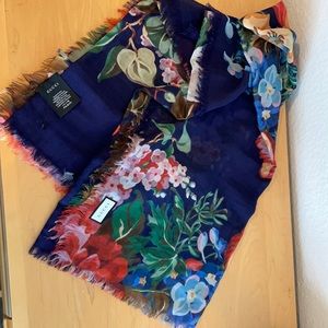 Gucci scarf- brand new! Pretty print and soft wool